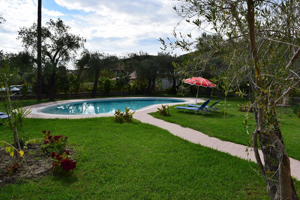 Three Stars Luxury Villas Moraitika Exterior foto